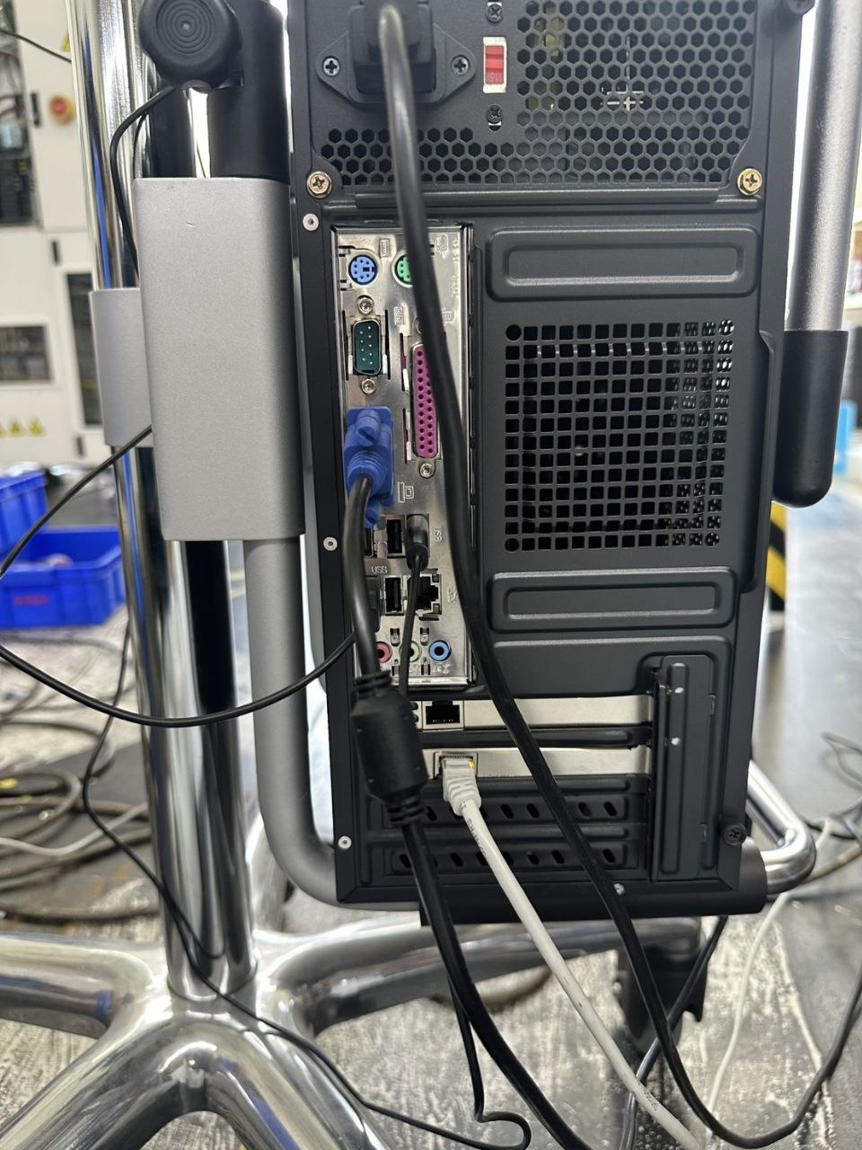 苗栗頭份電子科技公司分批訂製 3 台 XP 工控電腦：COM、LPT 與雙 Gigabit 網卡