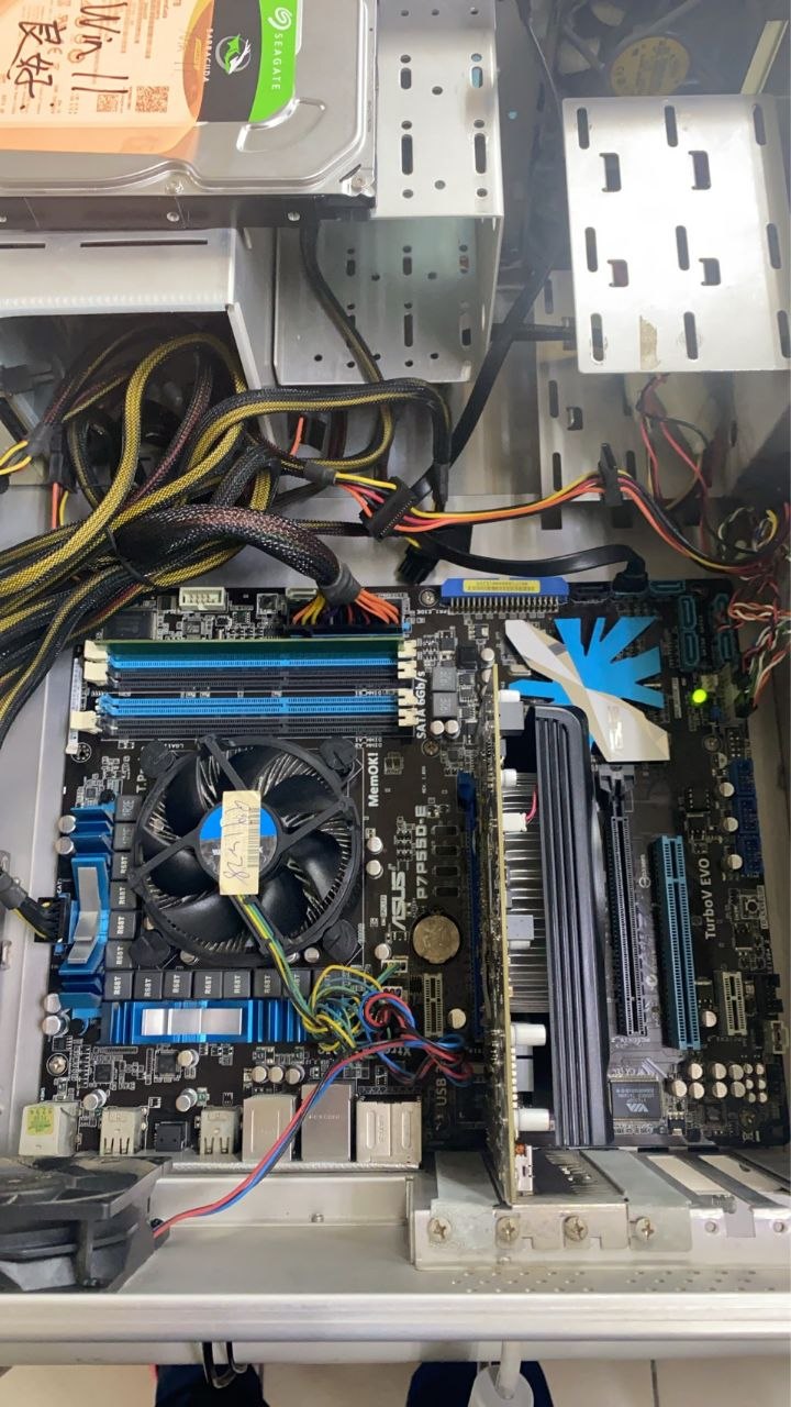 客戶原有 Windows 7 電腦內部與傳統 PCI 擴充槽